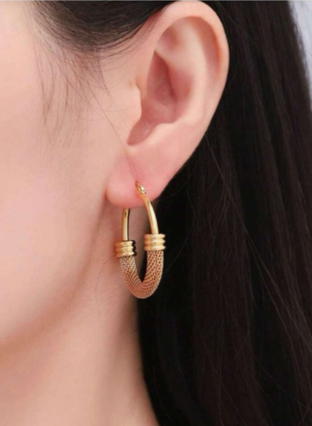 Fashionable Stainless Steel Hollow Out Ring Shaped Earrings