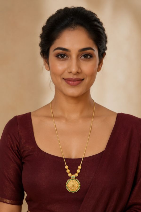 Traditional Gold-Tone Green Stone Pendant Necklace
