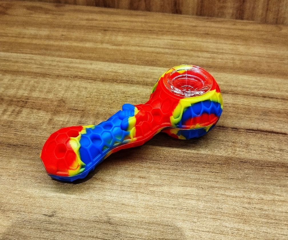 PIPE DE SILICONE NA BOA VERMELHO, AZUL E AMARELO