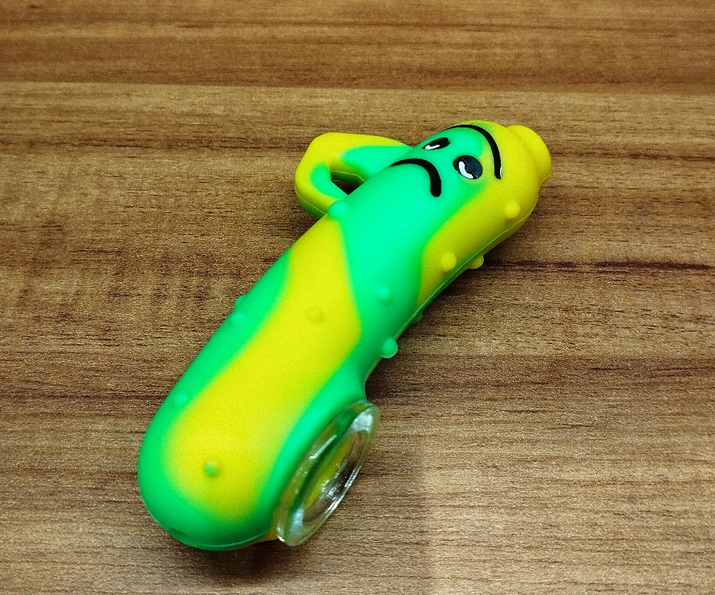 PIPE DE SILICONE NA BOA VERDE COM AMARELO CARA TRISTE