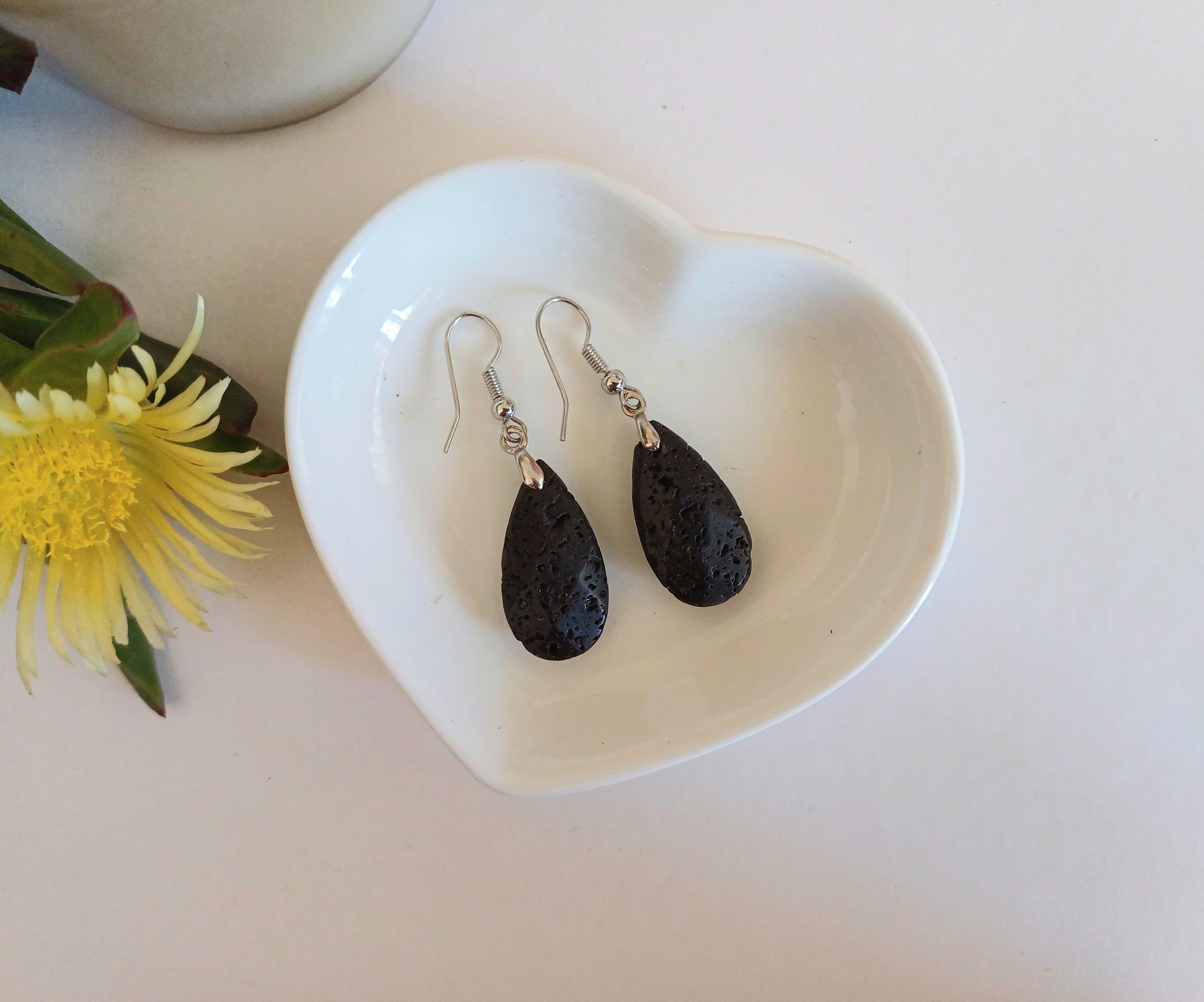 Diffuser Jewellery Earrings with Raindrop Black lava beads 