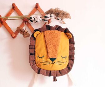 Mochila león