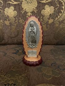 BULTITO MADERA VIRGEN DE GUADALUPE 13 CM CAFÉ CLARO