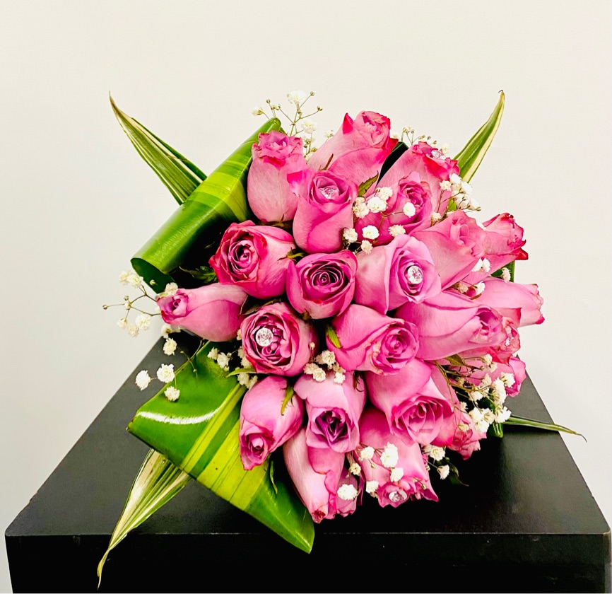 Bouquet para evento con 24 rosas