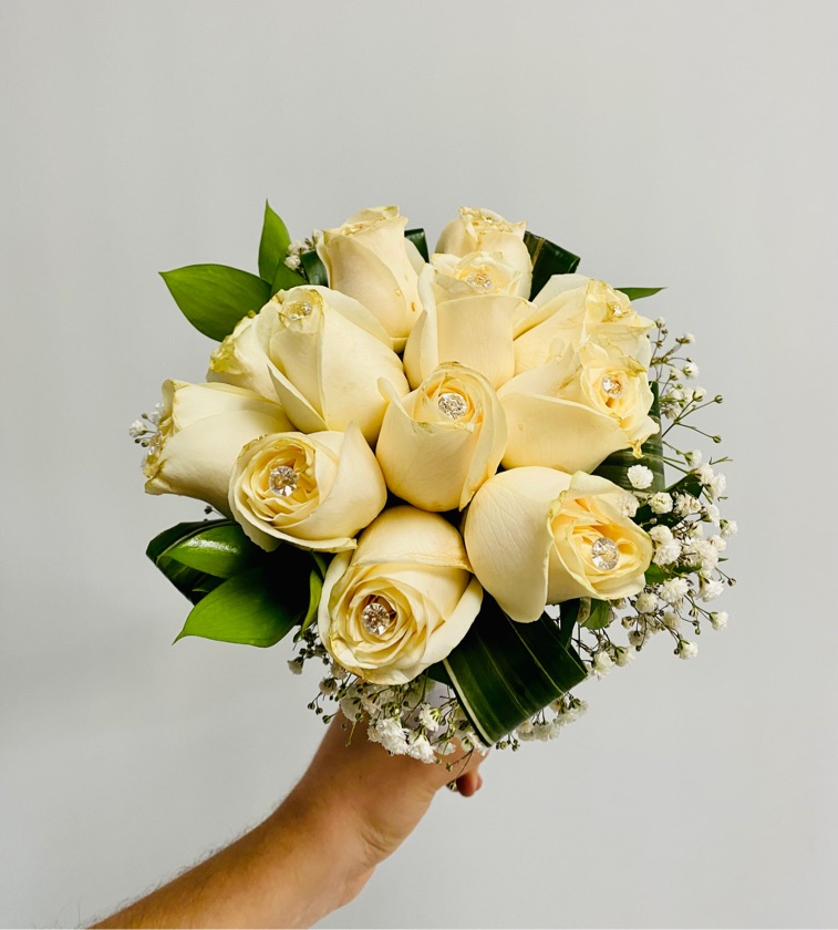 Bouquet para evento con 12 rosas