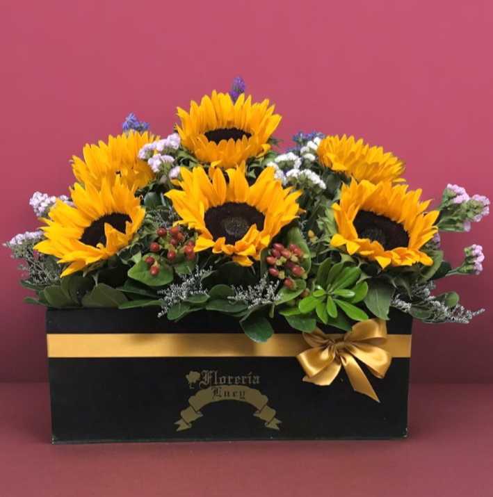 Caja con girasoles mediana