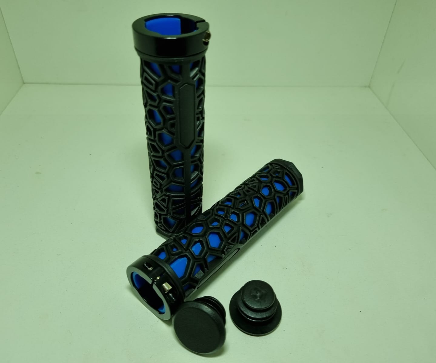 Manopla MTB com Trava Preta/Azul Hualong para bicicleta