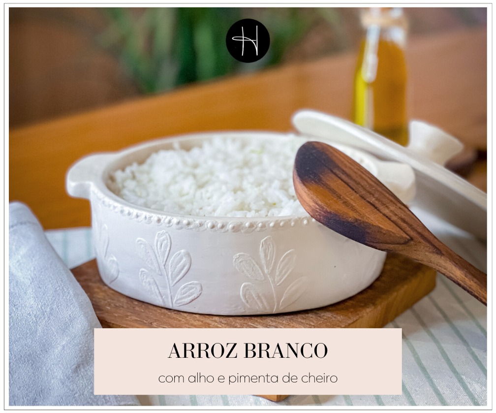 Arroz branco com alho e pimenta-de-cheiro