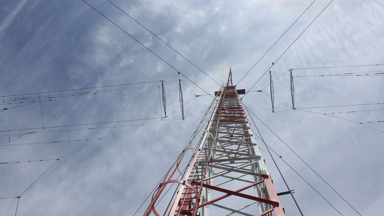 Spectres of Shortwave / Ombres des ondes courtes