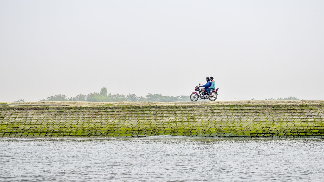 As sea levels rise, Bangladeshi islanders must decide between keeping the water out—or letting it in