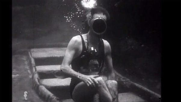 Sous l'Eau (Underwater)
