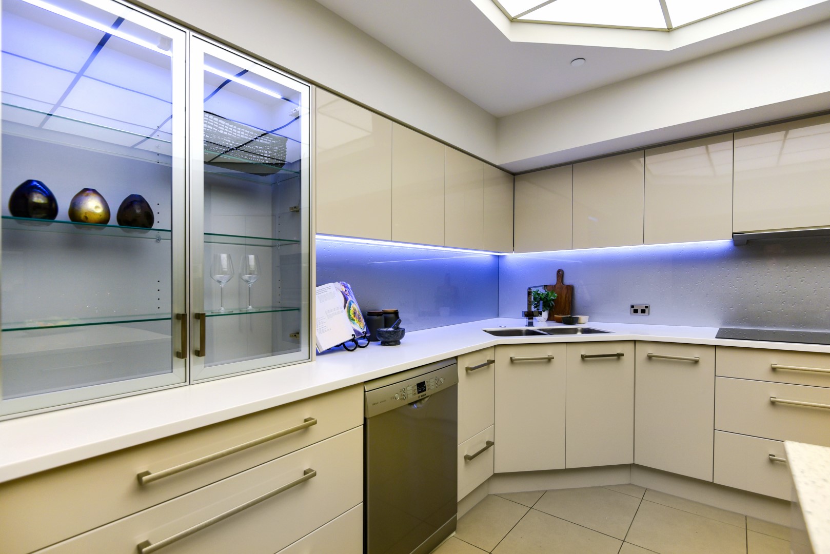 Panoramic West End Penthouse property photo 5