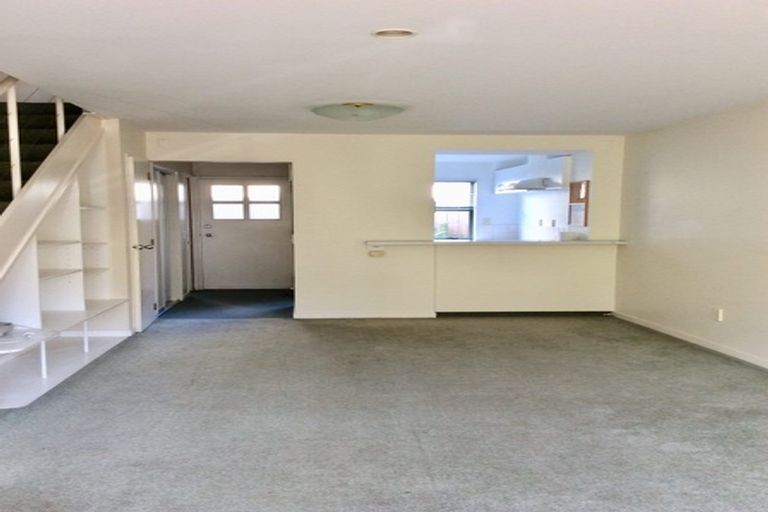 Easy-Care Investment or Urban Residence property photo 2