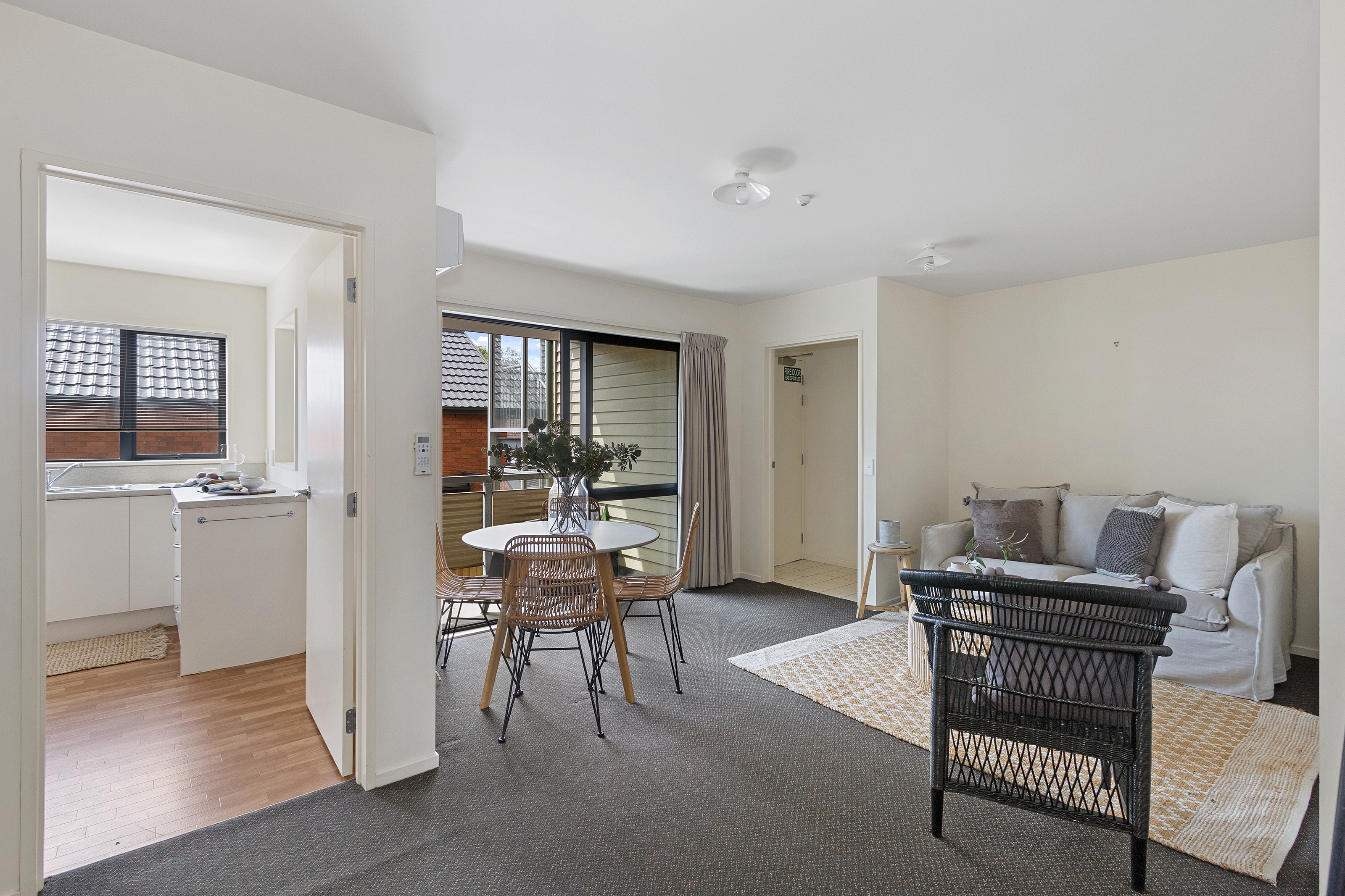 Yield on London - Estate Sale property photo 3