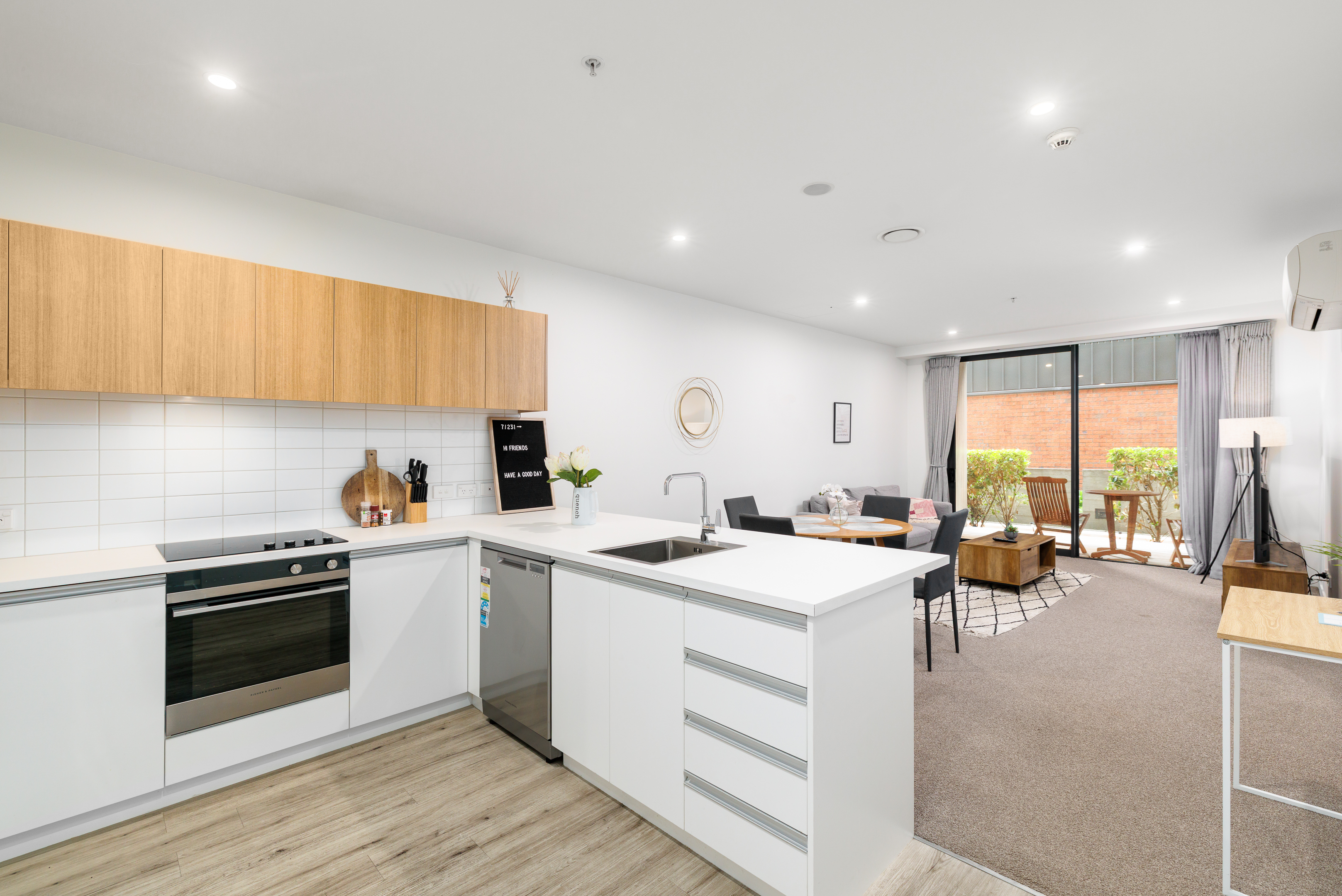 Entertainer’s Outlook. Investor’s Edge property photo 3
