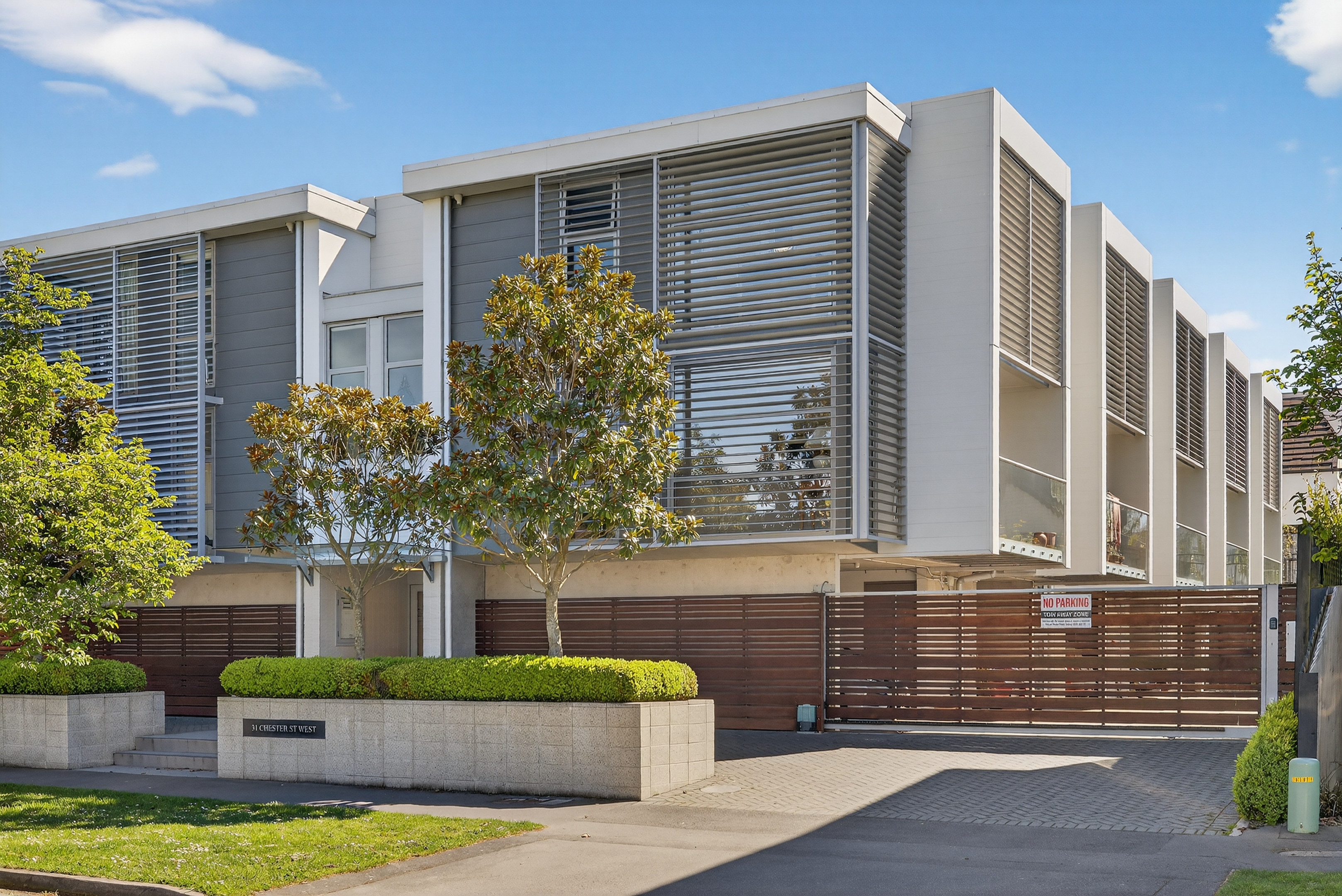 AUCTION BROUGHT FORWARD 3PM 29th OCT property photo 2