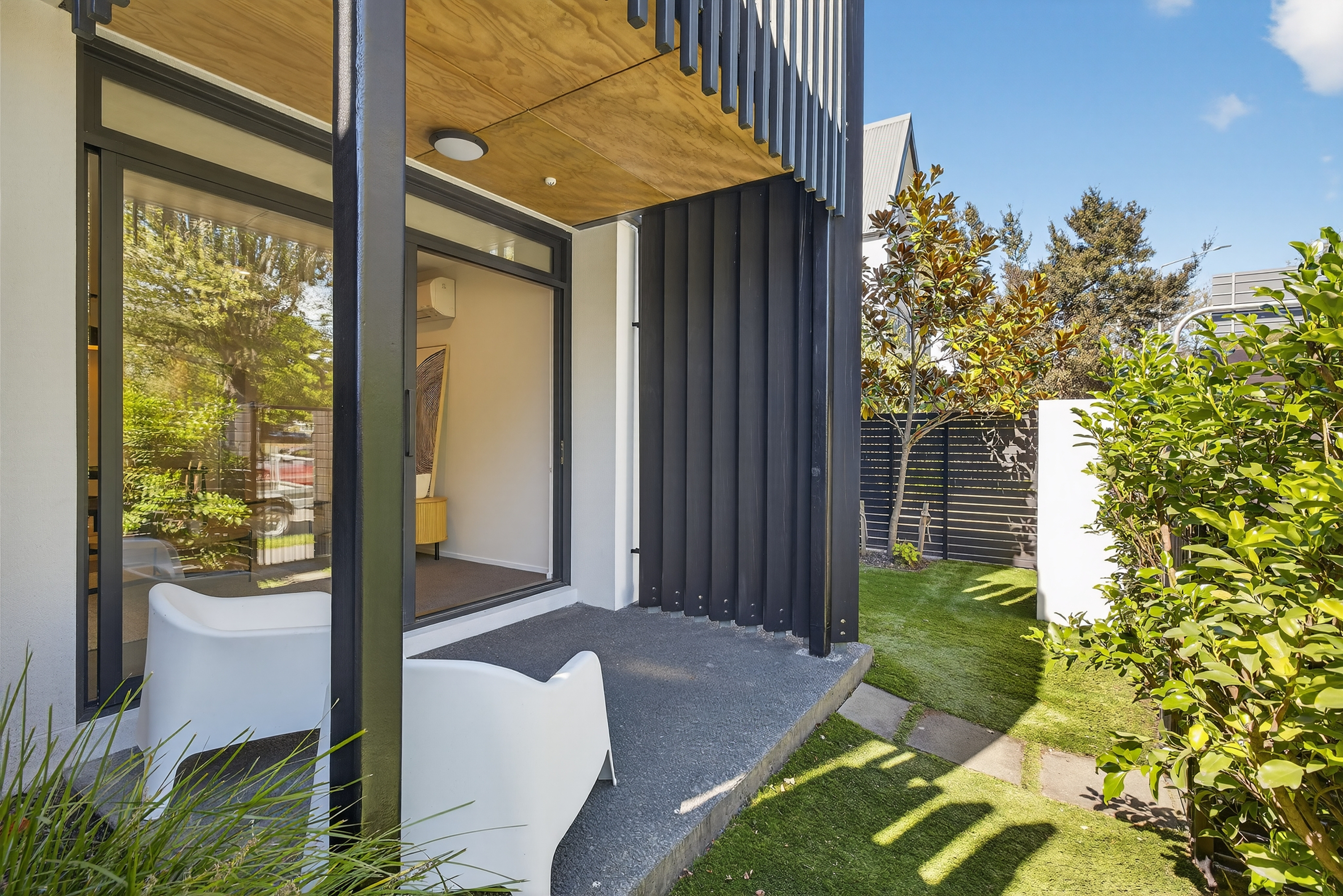 Ground-Level Living, Parkside Position + Carpark property photo 4
