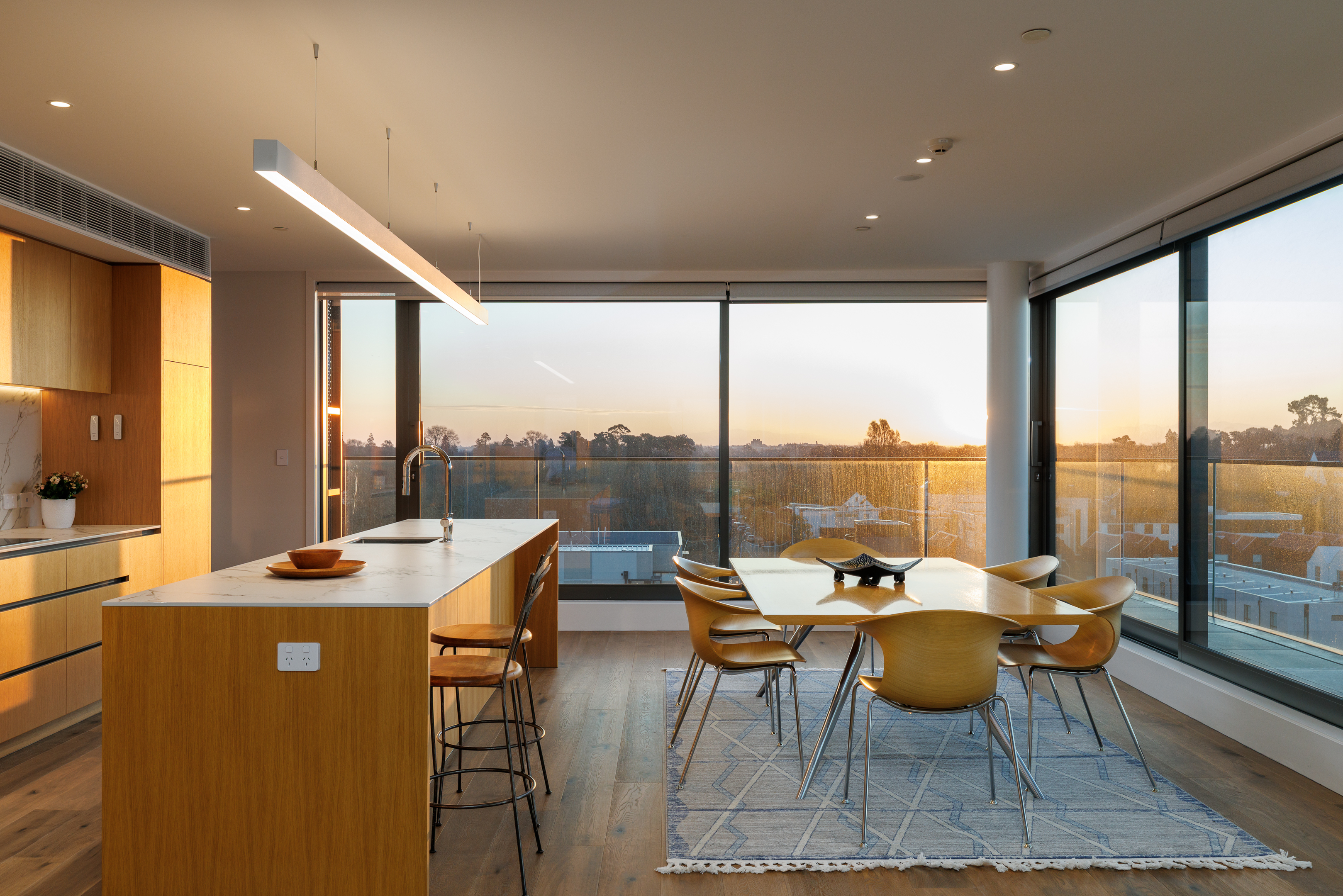 Skyline Sophistication - Sub Penthouse property photo 4