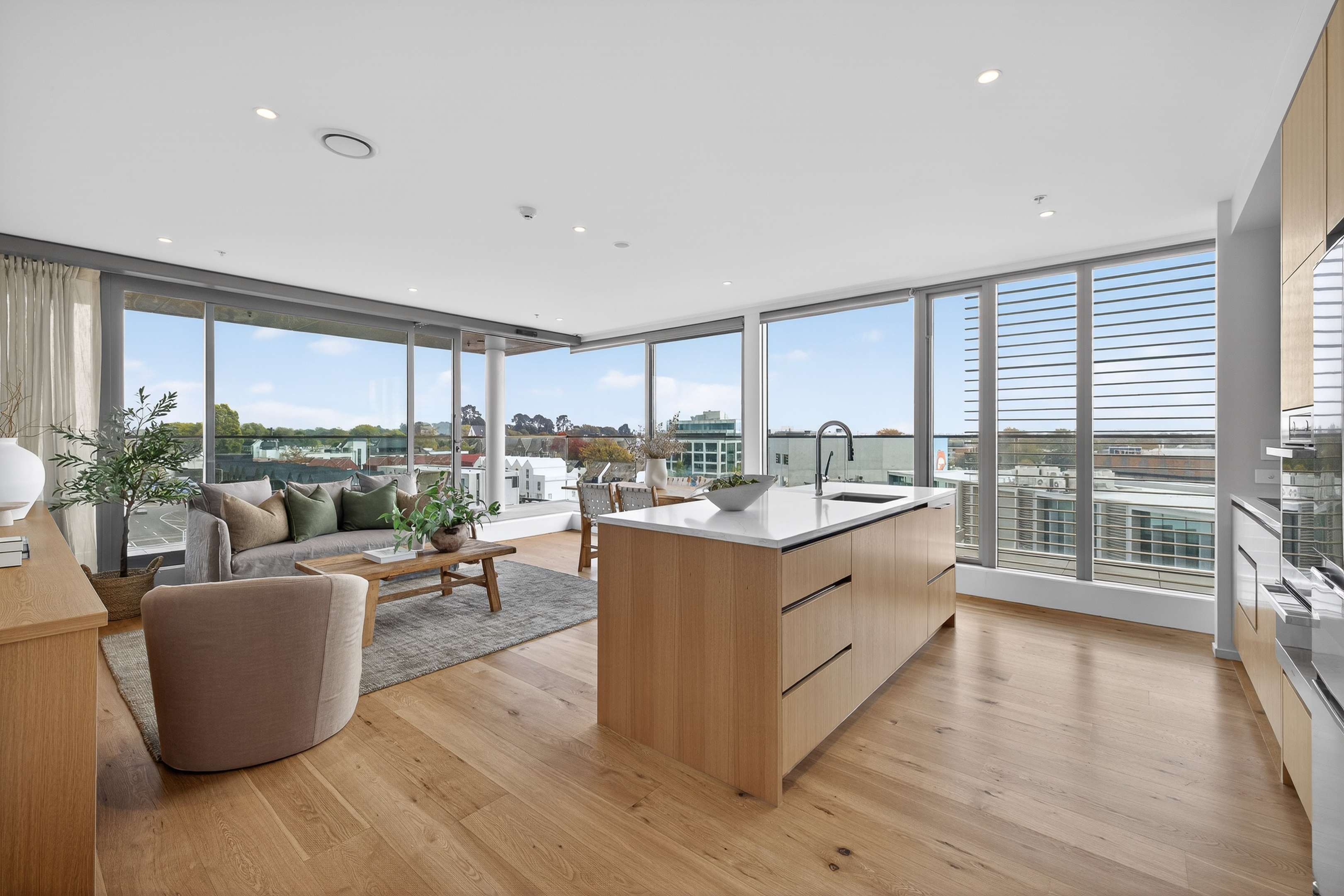 Wraparound Balcony Luxury + 2 Carparks property photo 2