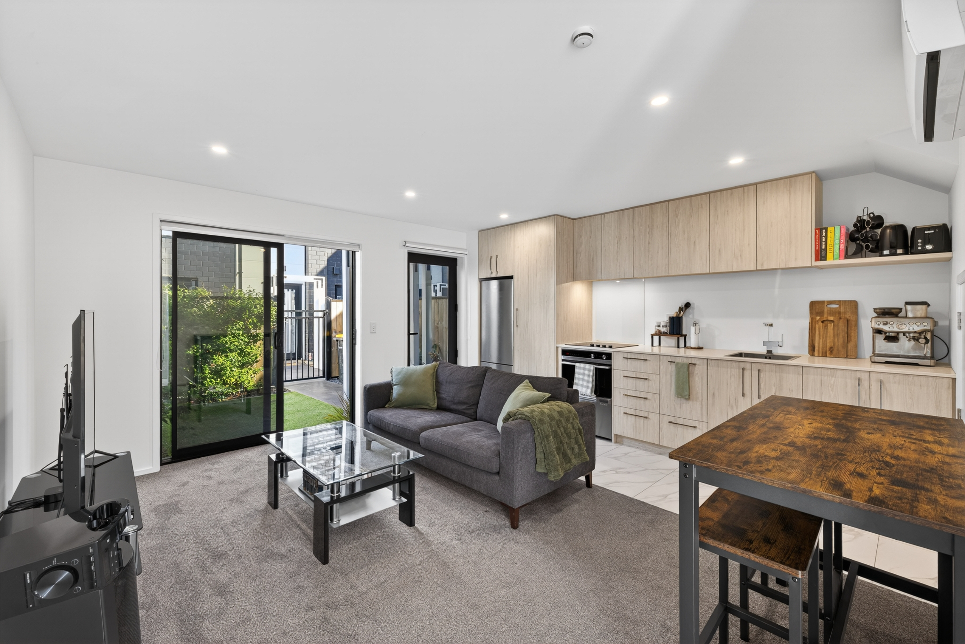 Live or Let - Airbnb Zone property photo 3