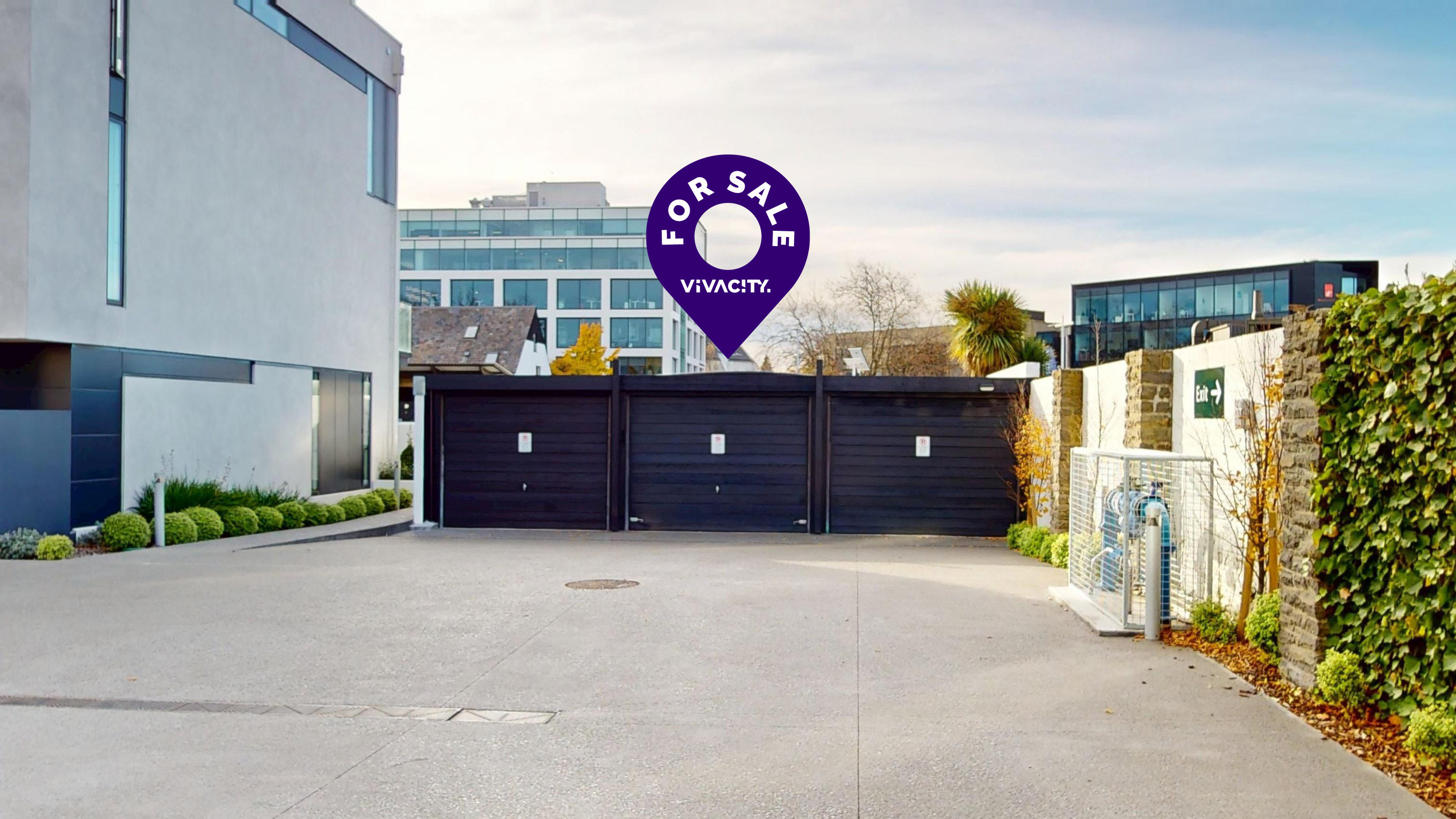 3 Car Garage - Central City rarity - Main Photo