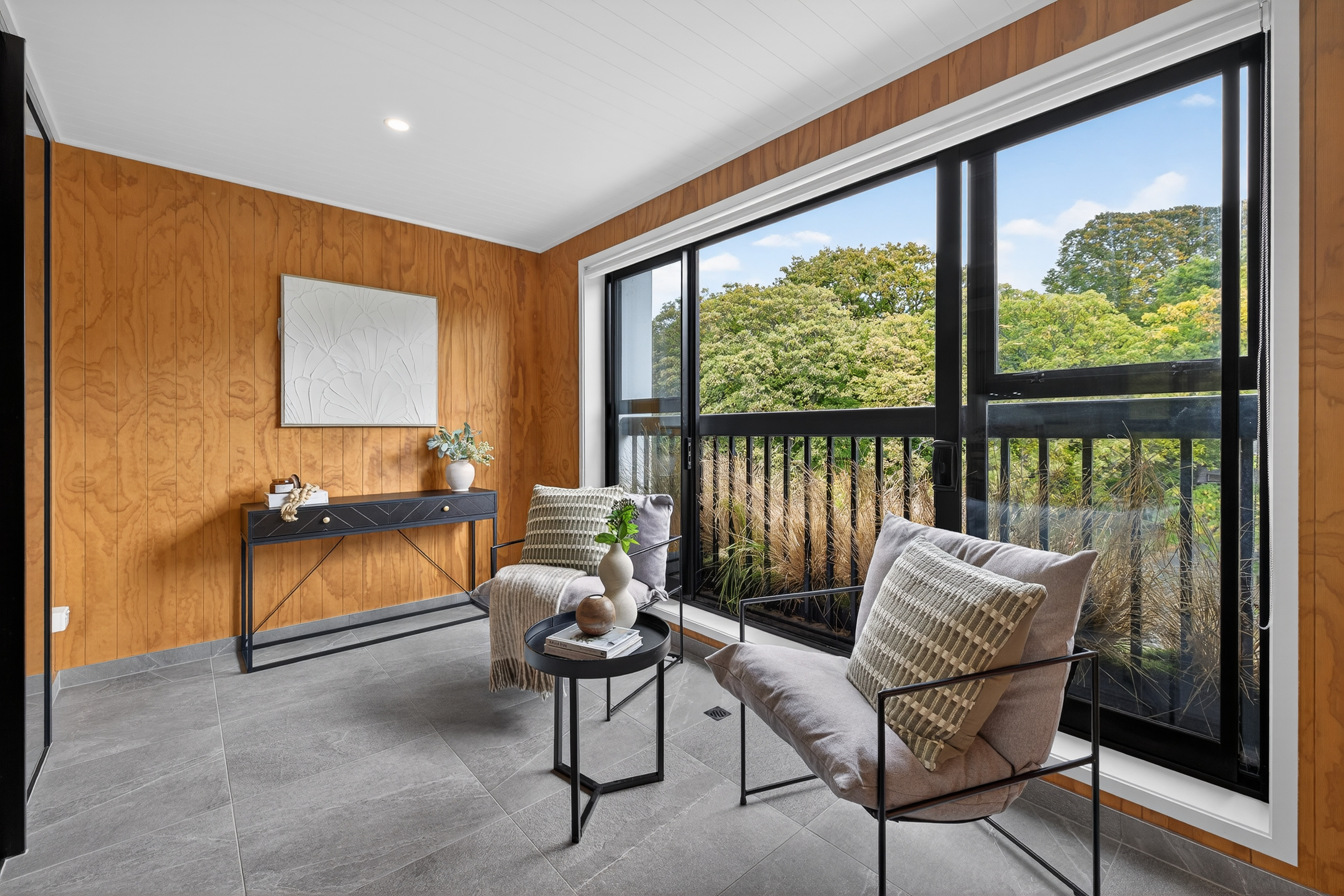 Parkside Views, Prime Position - Airbnb Potential - Main Photo