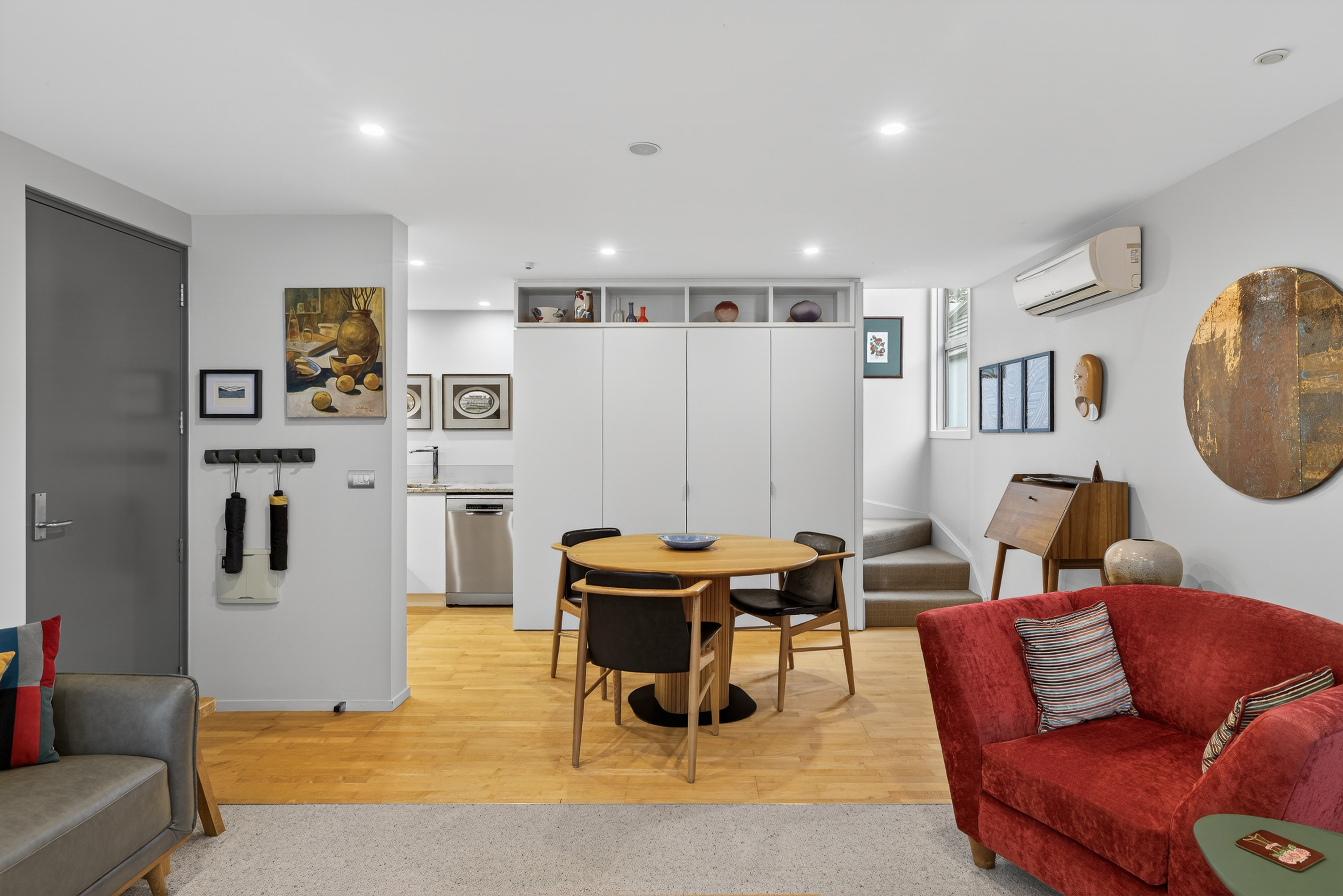 Signature Style, Premier Position + Carport property photo 3