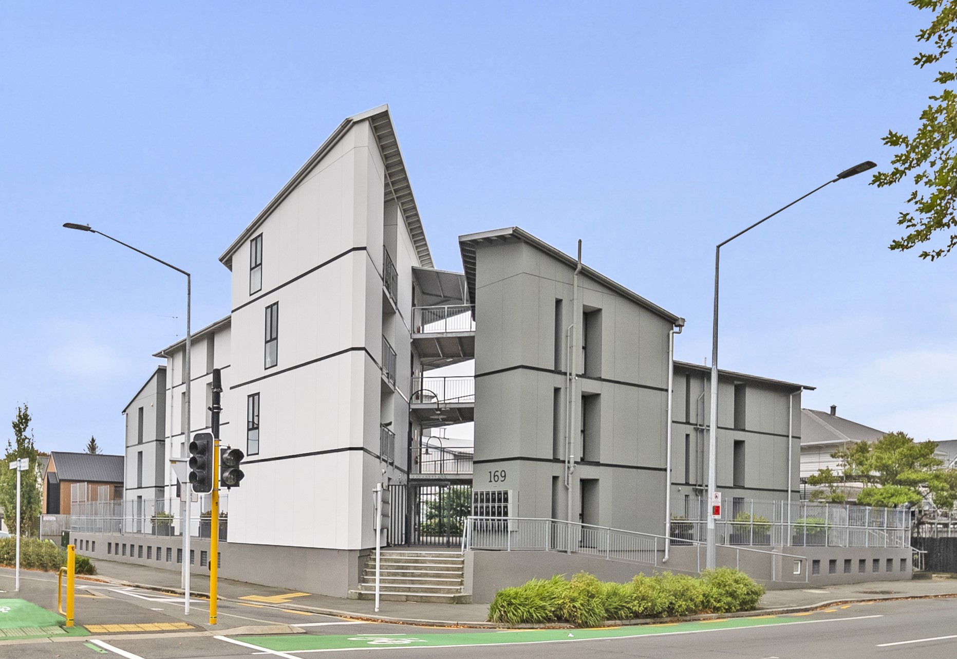 Stadium Side City Studio + Car Park (RV $295K) - Main Photo