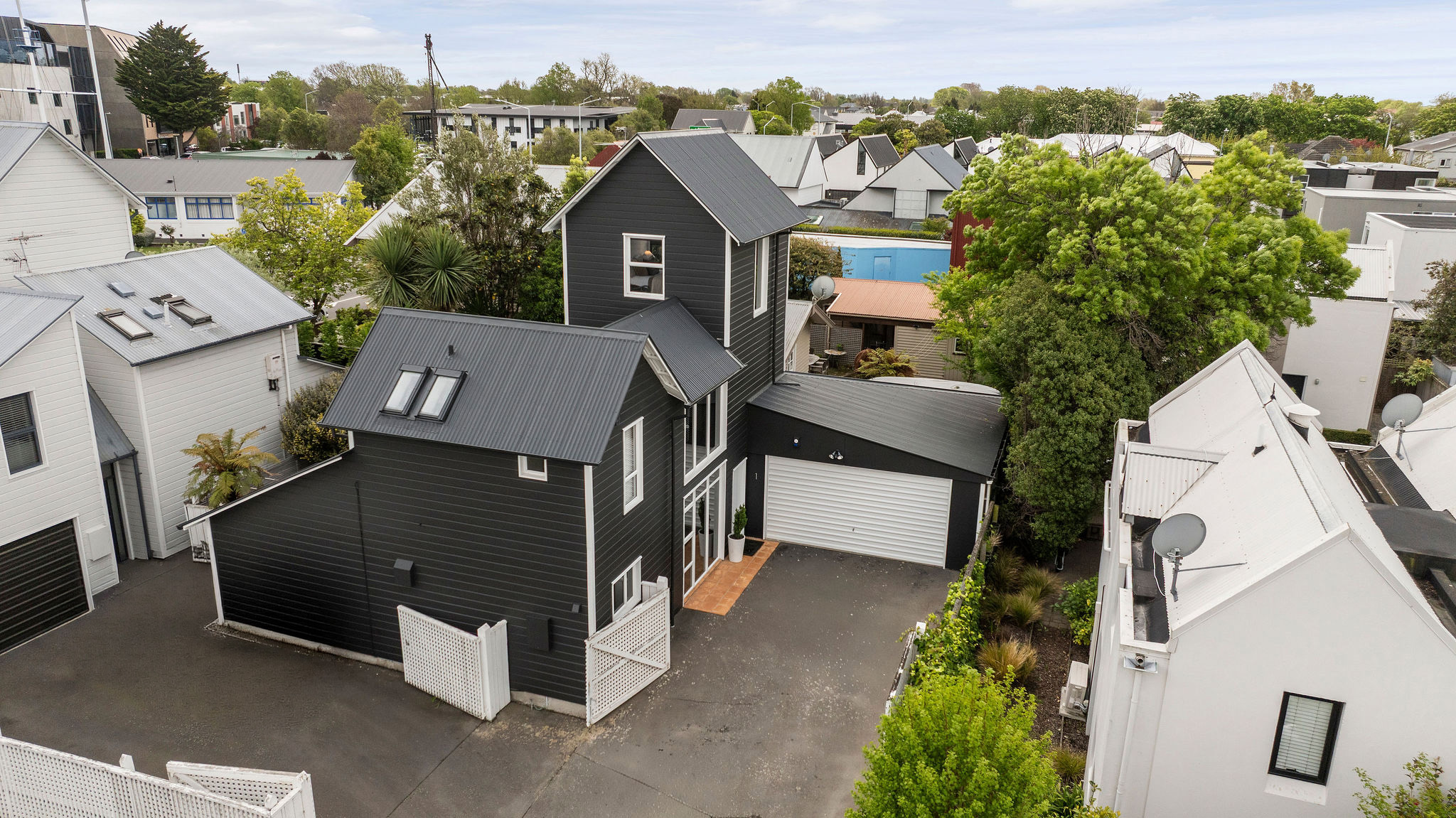 Standalone, Central and Architectural - Main Photo