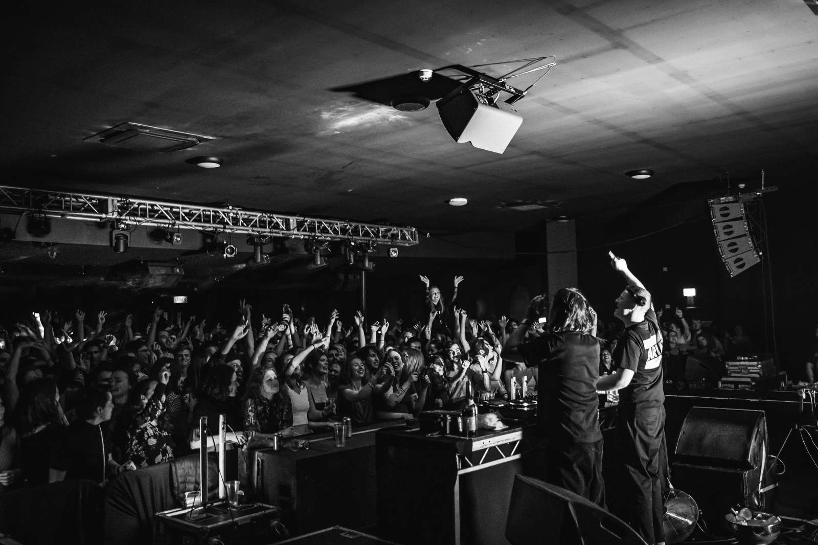 Jungle, salute & Decades live at EartH 