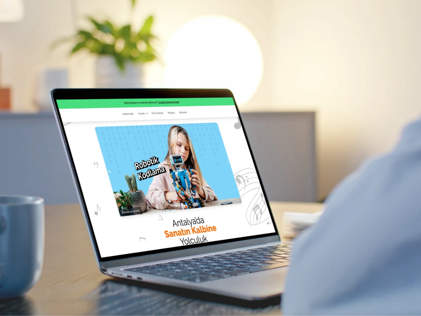 Penguen Sanat — Website on a laptop