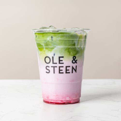Iced Straw­ber­ry Mat­cha