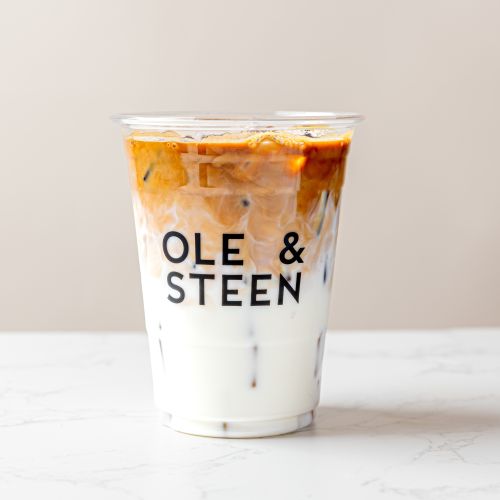 Whi­te Cho­co­la­te Iced Lat­te