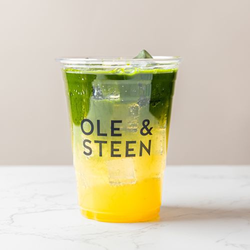 Pas­sionfru­it Mat­cha Spritz