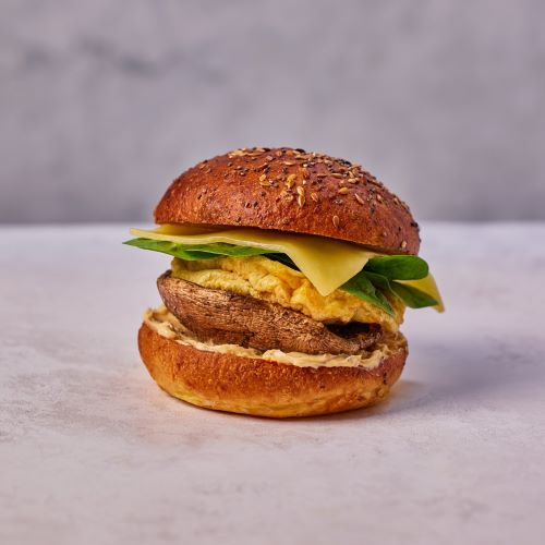 Mus­hroom & Om­e­let­te Bre­ak­fast Roll