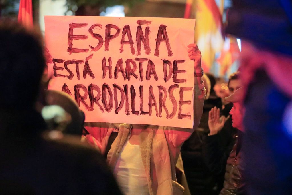 Masiva protesta en Madrid: Ciudadanos claman contra la amnistía y pactos del PSOE – ¡España se levanta!