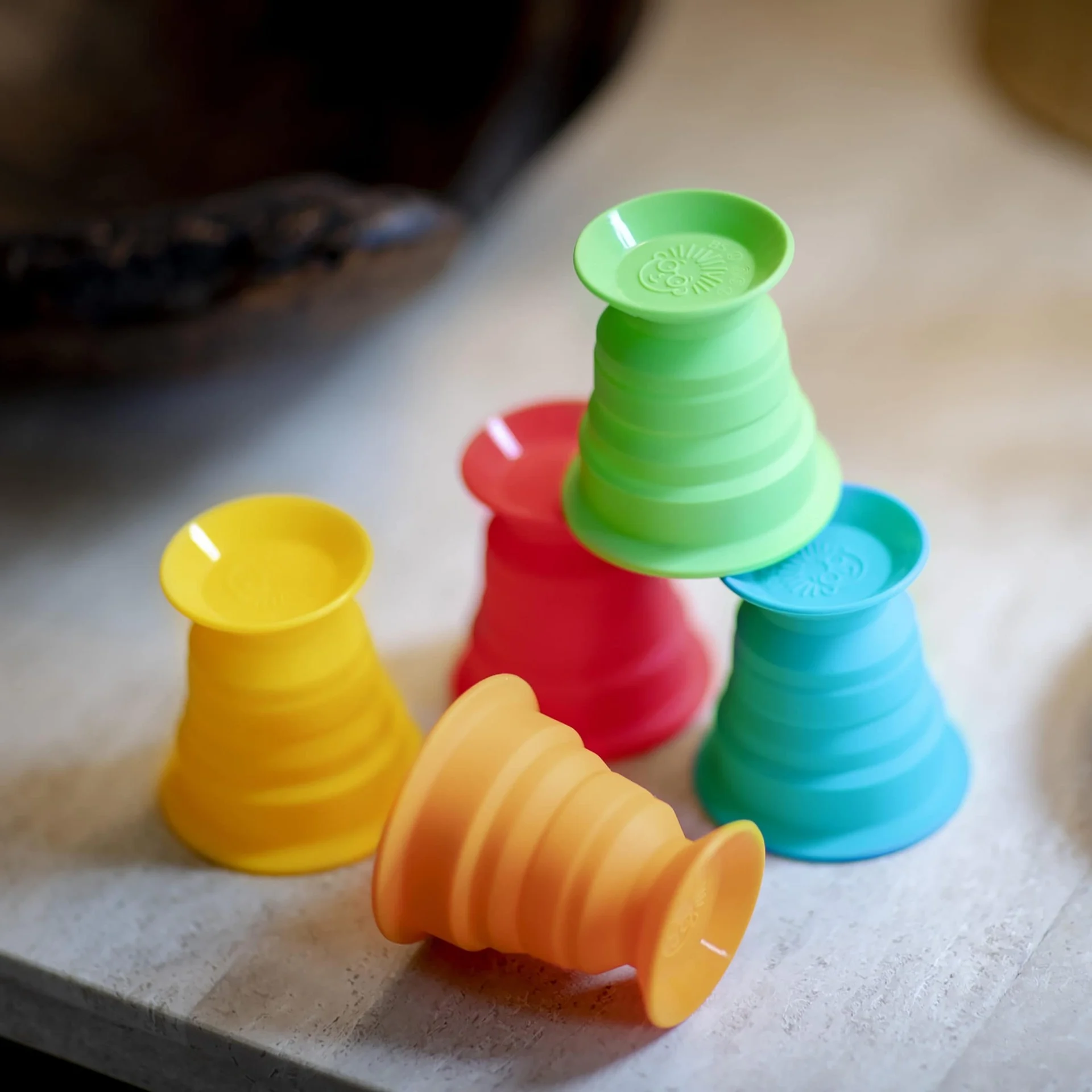 Stack & Squish Cups™ - sensorisk stablelegetøj