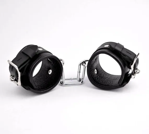 Esposas Bondage Cuero y Acero Inoxidable Ajustables Resistente