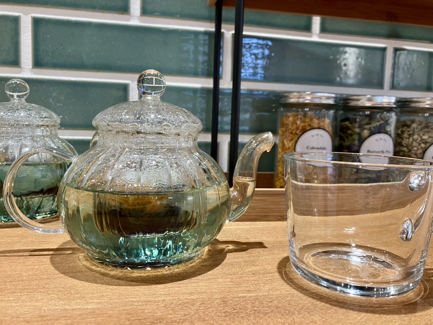 注いていでいる様子