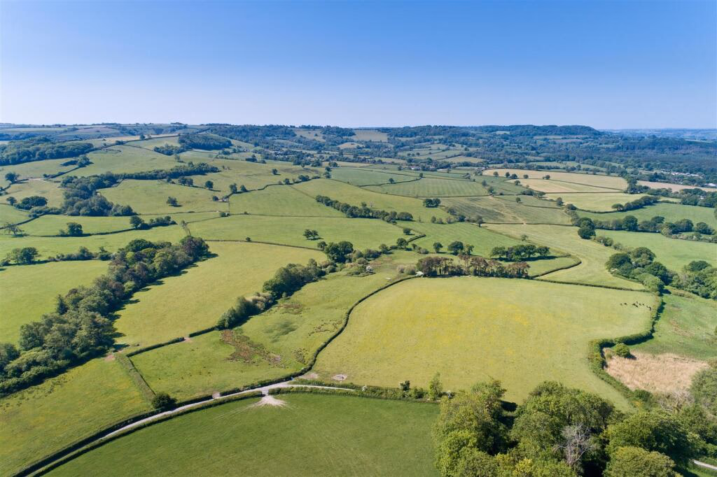 Land for sale - Image 1