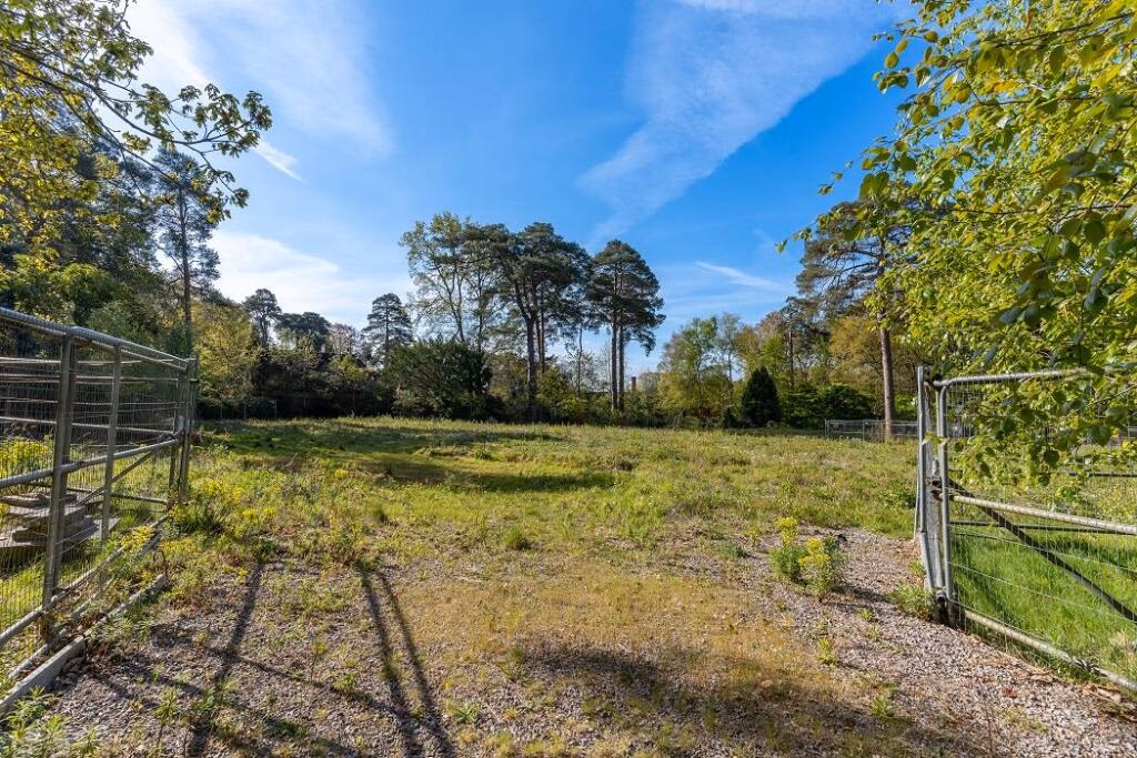 Plot for sale - Image 2