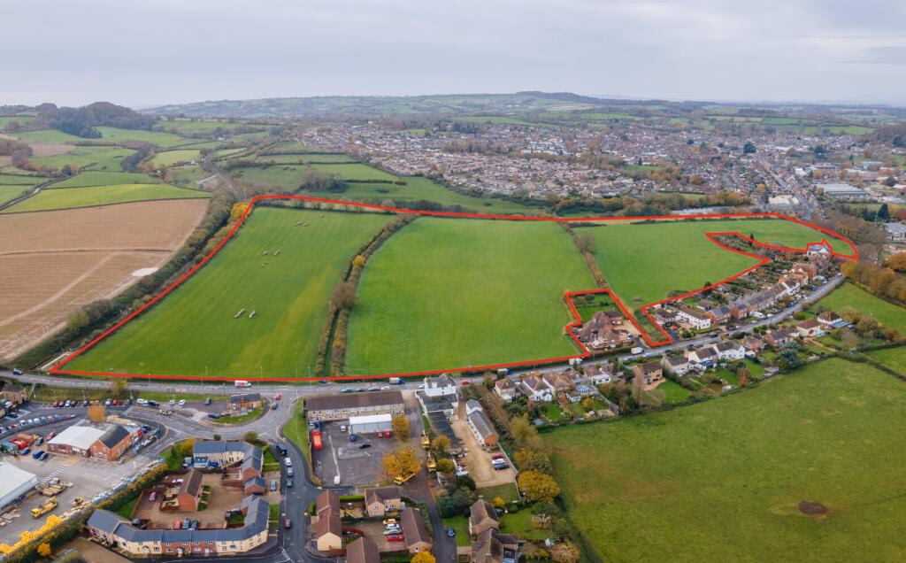 Land for sale - Image 1