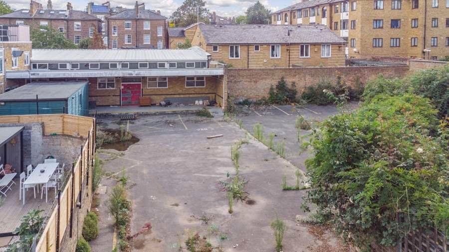 Land for sale - Image 2