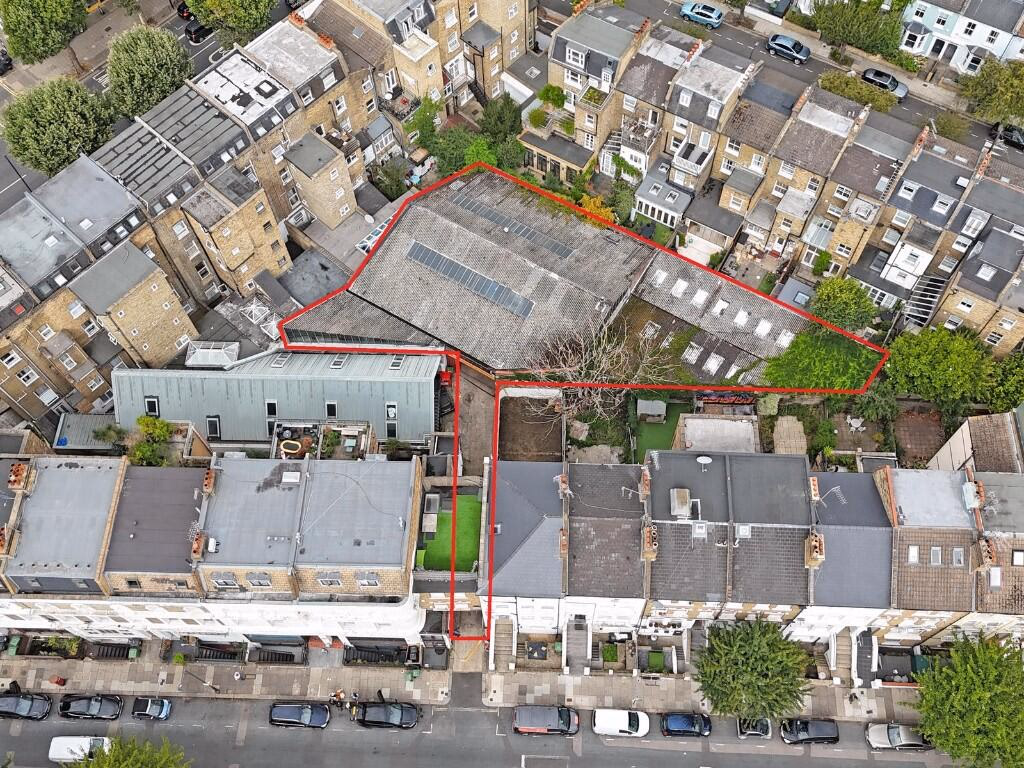 Land for sale - Image 1