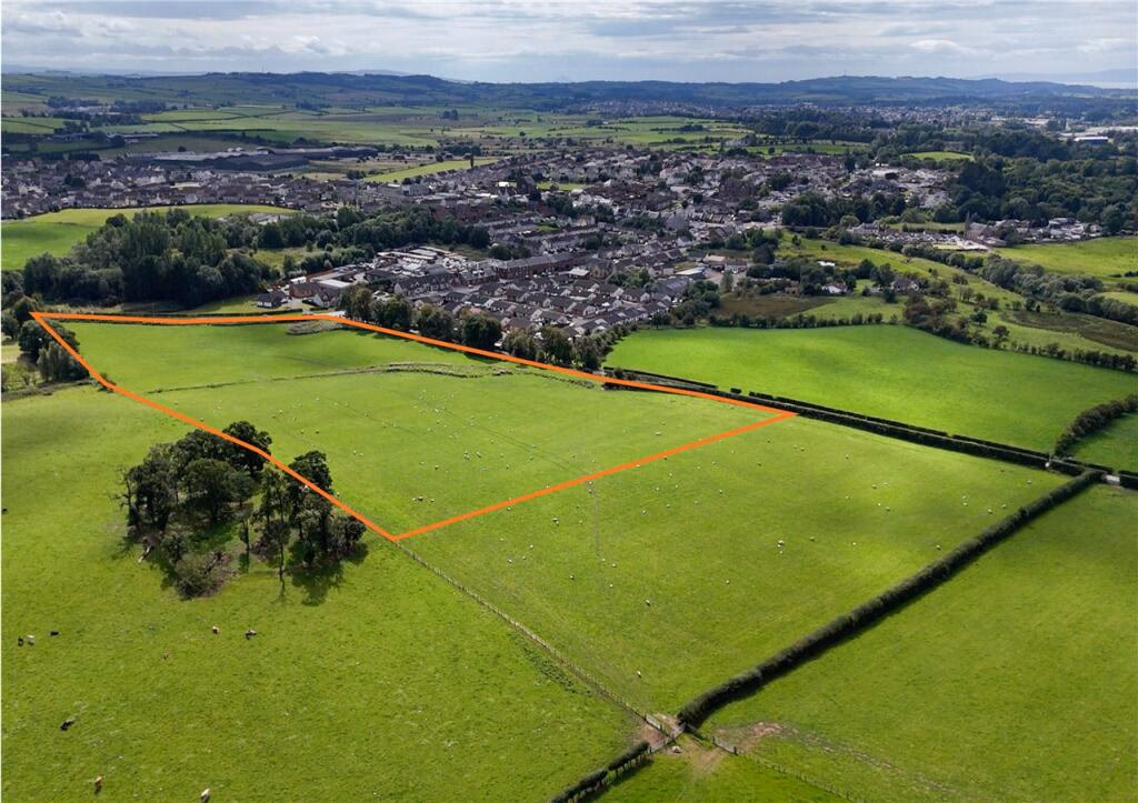 Land for sale - Image 1