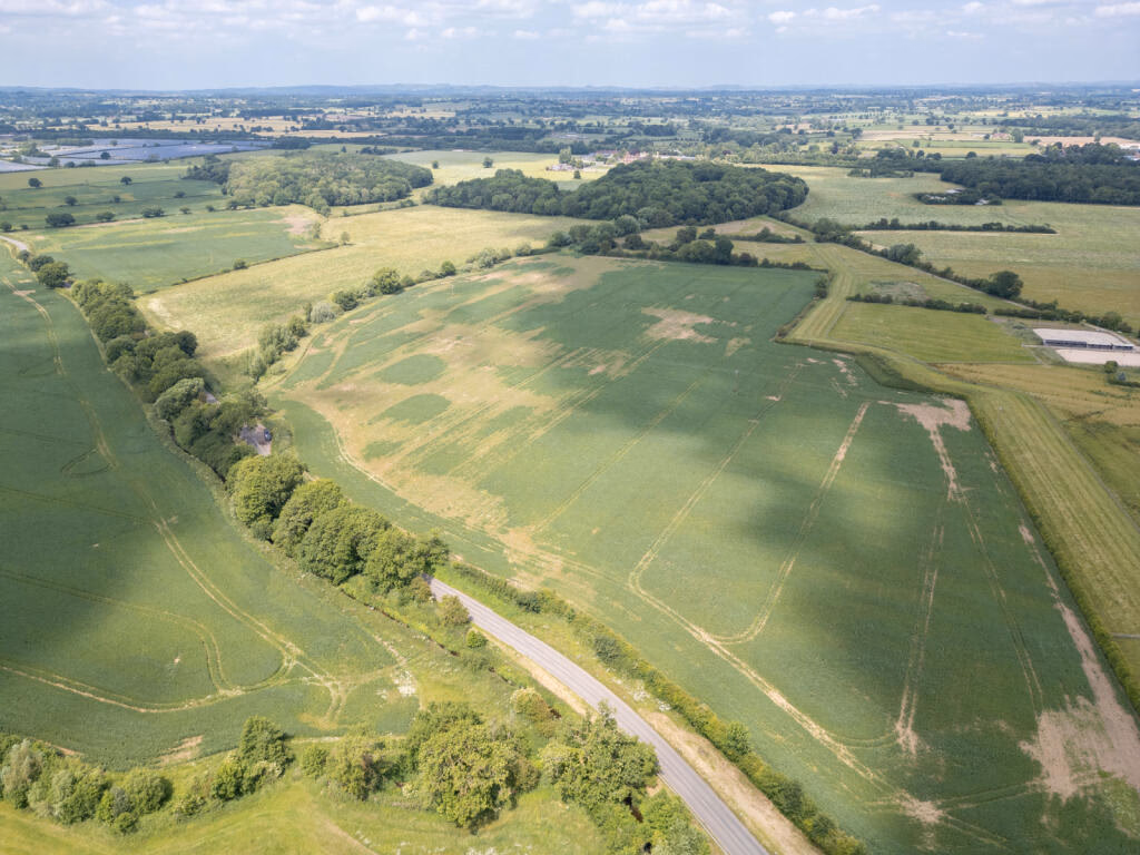 Land for sale - Image 1