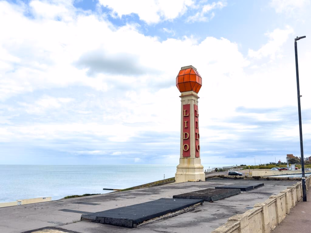 Land for sale - Image 2