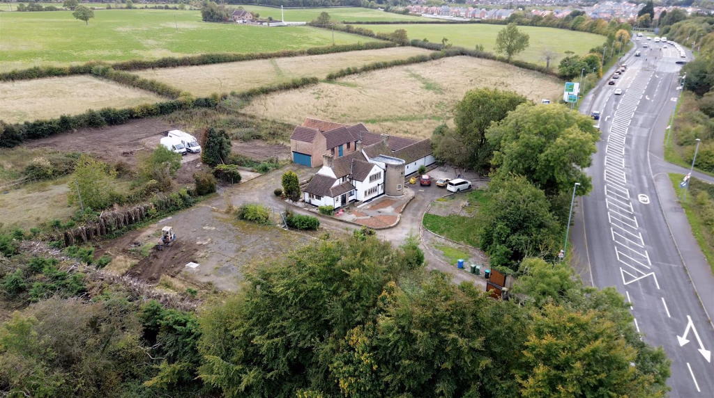 Land for sale - Image 1