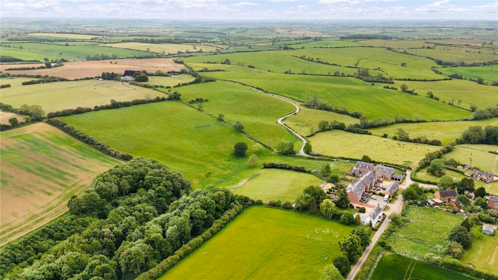 Land for sale - Image 1