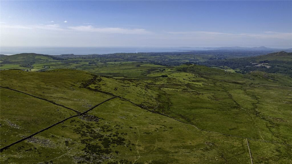 Land for sale - Image 1